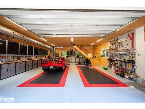 524 Homeland Drive, Emsdale, ON - Indoor Photo Showing Garage