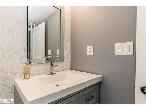 604-361 Mosley Street, Wasaga Beach, ON - Indoor Photo Showing Bathroom