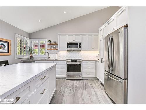 13 Barker Boulevard, Collingwood, ON - Indoor Photo Showing Kitchen With Stainless Steel Kitchen With Upgraded Kitchen