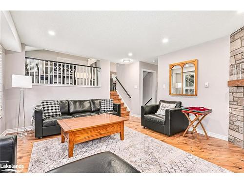 13 Barker Boulevard, Collingwood, ON - Indoor Photo Showing Living Room