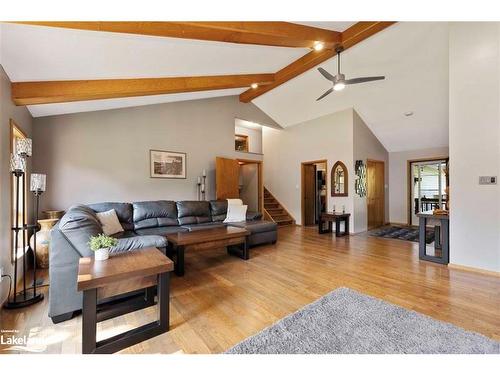 33 Pineridge Drive, Mcdougall, ON - Indoor Photo Showing Living Room