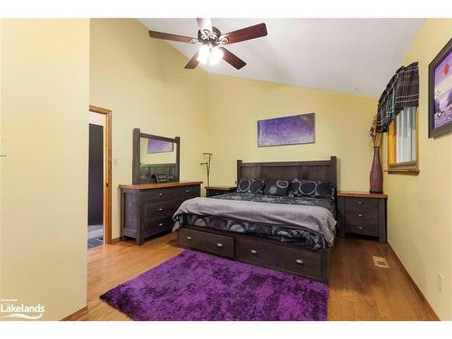 33 Pineridge Drive, Mcdougall, ON - Indoor Photo Showing Bedroom