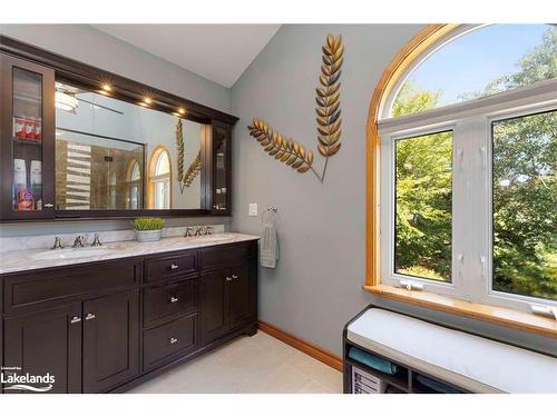 33 Pineridge Drive, Mcdougall, ON - Indoor Photo Showing Bathroom