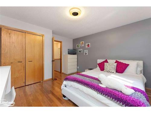 33 Pineridge Drive, Mcdougall, ON - Indoor Photo Showing Bedroom