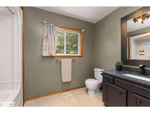 33 Pineridge Drive, Mcdougall, ON - Indoor Photo Showing Bathroom