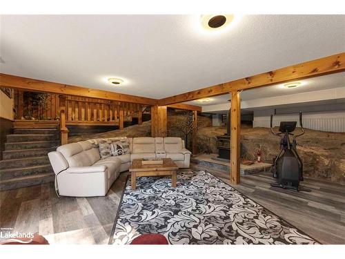 33 Pineridge Drive, Mcdougall, ON - Indoor Photo Showing Living Room