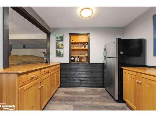 33 Pineridge Drive, Mcdougall, ON - Indoor Photo Showing Kitchen