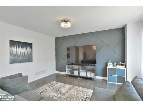 41 Autumn Drive, Wasaga Beach, ON - Indoor Photo Showing Living Room