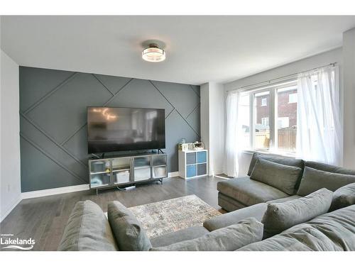 41 Autumn Drive, Wasaga Beach, ON - Indoor Photo Showing Living Room