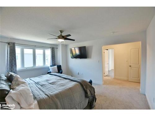 41 Autumn Drive, Wasaga Beach, ON - Indoor Photo Showing Bedroom