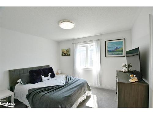 41 Autumn Drive, Wasaga Beach, ON - Indoor Photo Showing Bedroom