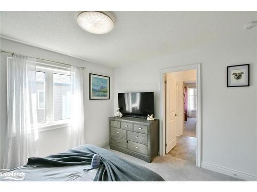 41 Autumn Drive, Wasaga Beach, ON - Indoor Photo Showing Bedroom