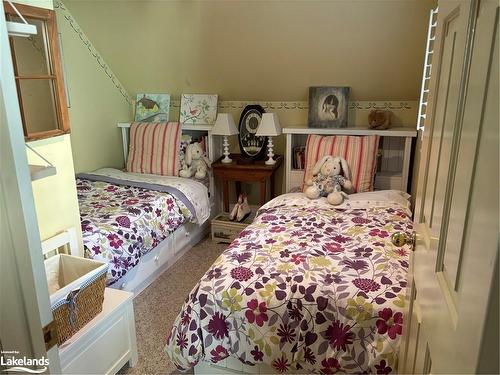 105 Alpine Crescent, Ravenna, ON - Indoor Photo Showing Bedroom