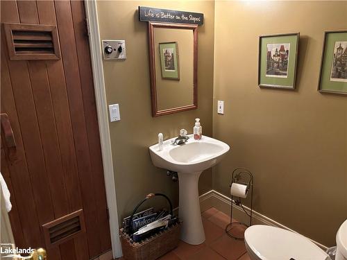 105 Alpine Crescent, Ravenna, ON - Indoor Photo Showing Bathroom