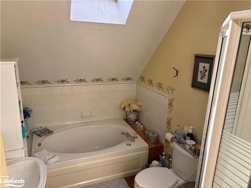 105 Alpine Crescent, Ravenna, ON - Indoor Photo Showing Bathroom