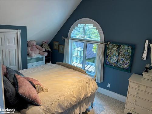 105 Alpine Crescent, Ravenna, ON - Indoor Photo Showing Bedroom