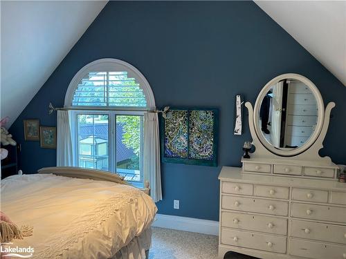 105 Alpine Crescent, Ravenna, ON - Indoor Photo Showing Bedroom