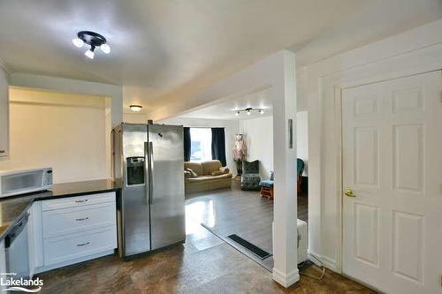 24 Mason Road, Collingwood, ON - Indoor Photo Showing Kitchen