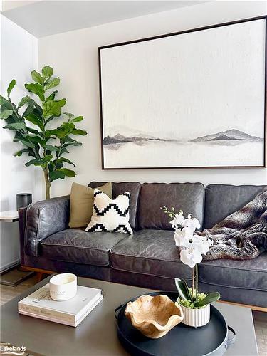 119-1 Shaw Street, Toronto, ON - Indoor Photo Showing Living Room