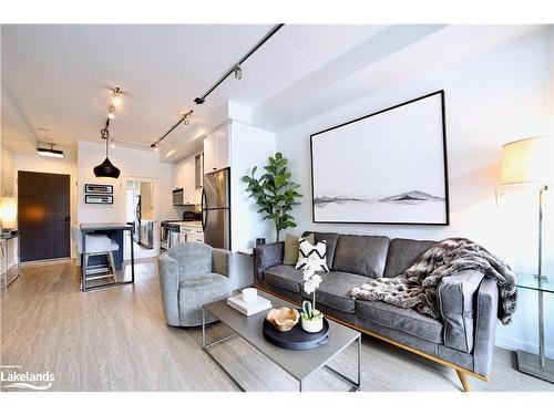 119-1 Shaw Street, Toronto, ON - Indoor Photo Showing Living Room