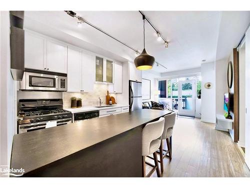 119-1 Shaw Street, Toronto, ON - Indoor Photo Showing Kitchen