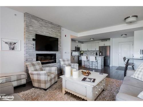 309-1 Chamberlain Crescent, Collingwood, ON - Indoor Photo Showing Living Room With Fireplace