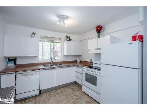 584 Tenth Street, Collingwood, ON - Indoor Photo Showing Kitchen With Double Sink