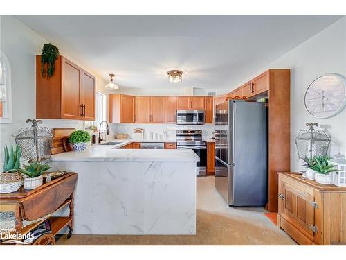 61 Pennsylvania Avenue, Wasaga Beach, ON - Indoor Photo Showing Kitchen