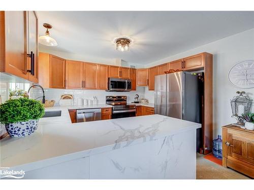 61 Pennsylvania Avenue, Wasaga Beach, ON - Indoor Photo Showing Kitchen