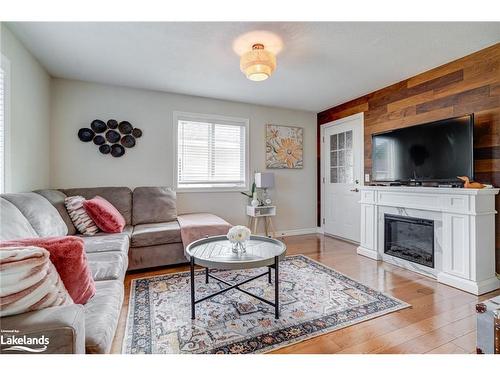 61 Pennsylvania Avenue, Wasaga Beach, ON - Indoor Photo Showing Living Room With Fireplace