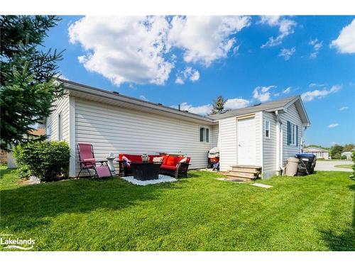 61 Pennsylvania Avenue, Wasaga Beach, ON - Indoor Photo Showing Bedroom