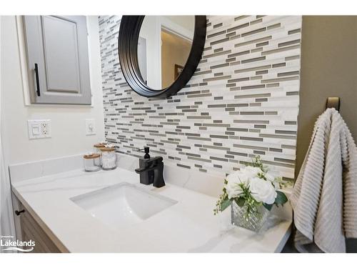 61 Pennsylvania Avenue, Wasaga Beach, ON - Indoor Photo Showing Bathroom