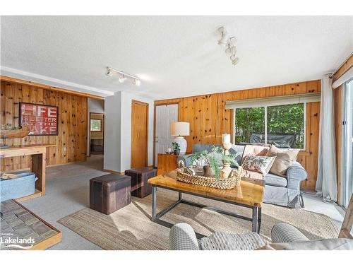 1026 Frost Lane, Lake Of Bays, ON - Indoor Photo Showing Other Room