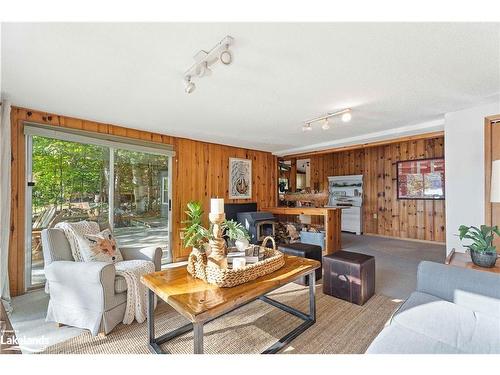 1026 Frost Lane, Lake Of Bays, ON - Indoor Photo Showing Living Room