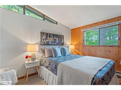 1026 Frost Lane, Lake Of Bays, ON - Indoor Photo Showing Bedroom