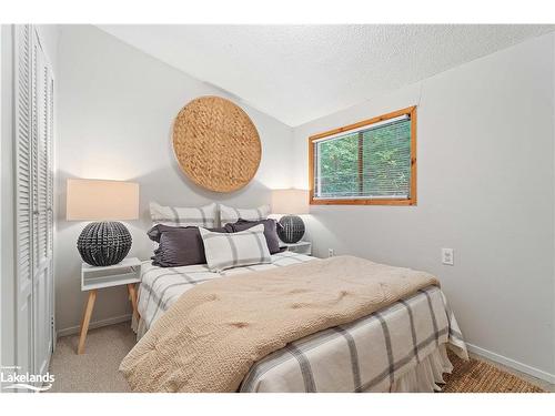 1026 Frost Lane, Lake Of Bays, ON - Indoor Photo Showing Bedroom