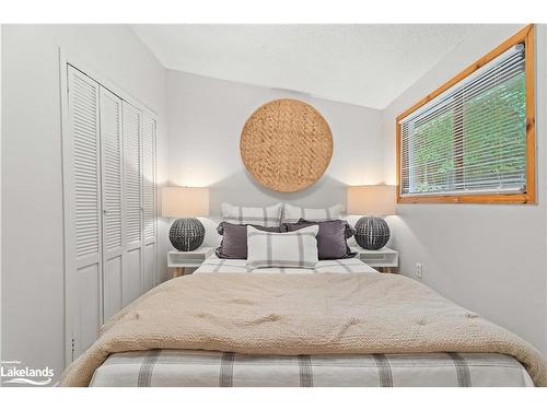 1026 Frost Lane, Lake Of Bays, ON - Indoor Photo Showing Bedroom