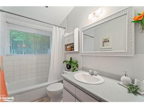 1026 Frost Lane, Lake Of Bays, ON - Indoor Photo Showing Bathroom