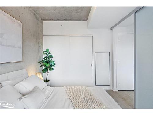 705-11 Charlotte Street, Toronto, ON - Indoor Photo Showing Bedroom