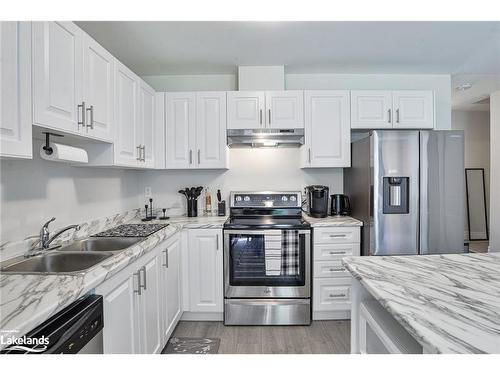 275 Daffodil Court, Gravenhurst, ON - Indoor Photo Showing Kitchen With Double Sink With Upgraded Kitchen