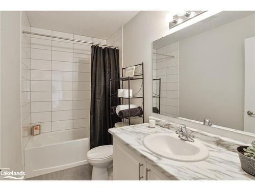 275 Daffodil Court, Gravenhurst, ON - Indoor Photo Showing Bathroom