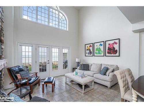 9-209707 Highway 26, The Blue Mountains, ON - Indoor Photo Showing Living Room