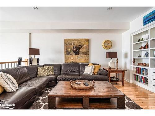 9-209707 Highway 26, The Blue Mountains, ON - Indoor Photo Showing Living Room