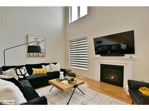 106 Stoneleigh Drive, The Blue Mountains, ON - Indoor Photo Showing Living Room With Fireplace