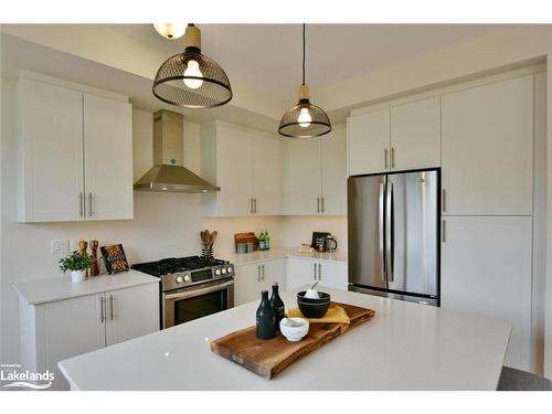 106 Stoneleigh Drive, The Blue Mountains, ON - Indoor Photo Showing Kitchen With Stainless Steel Kitchen