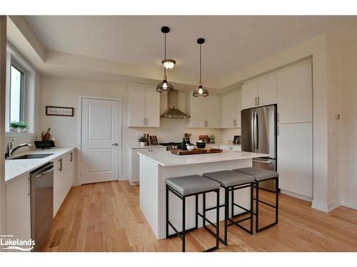 106 Stoneleigh Drive, The Blue Mountains, ON - Indoor Photo Showing Kitchen With Upgraded Kitchen