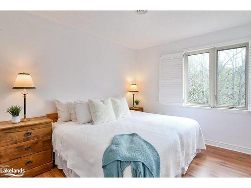 2-15 Golf Course Road, Bracebridge, ON - Indoor Photo Showing Bedroom