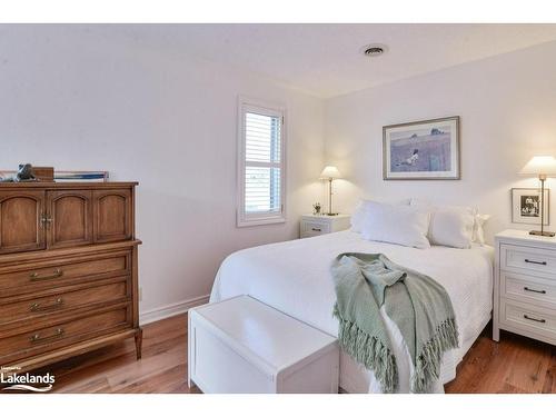 2-15 Golf Course Road, Bracebridge, ON - Indoor Photo Showing Bedroom