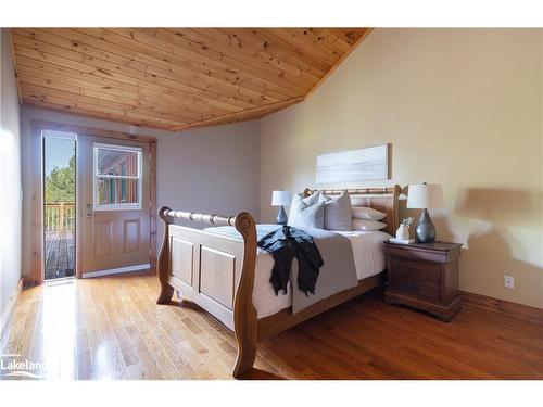 111 Margaret Drive, Craigleith, ON - Indoor Photo Showing Bedroom