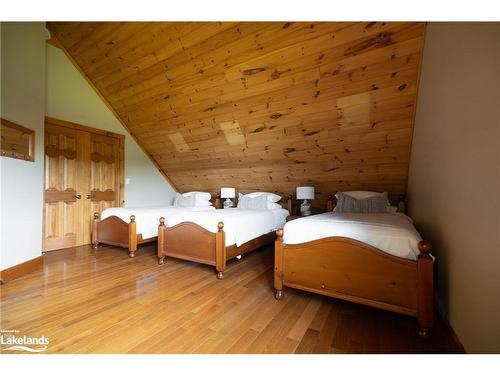 111 Margaret Drive, Craigleith, ON - Indoor Photo Showing Bedroom